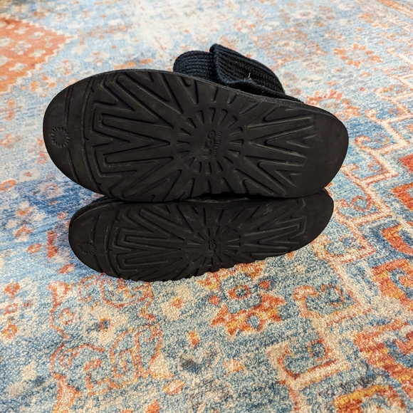 Ugg Women's 6 Classic Cardy Black Boots Thick Knit Knee or Ankle Boots Buttons - Picture 11 of 15